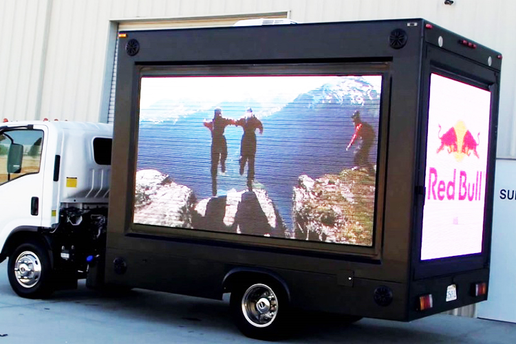 Цена на небольшие грузовики с led экраном связана с многими факторами